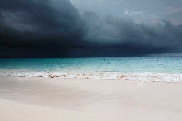 Picture caribisk strand i orkan